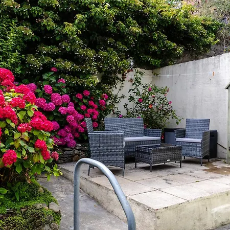Beach Haven, Steps To Sand, Trails & Shops, Highly Rated 2-Bedroom House Minutes From Mumbles Beach With A Patio Oystermouth Exterior photo